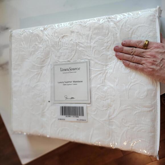 New LinenSource WHite Cotton Matelasse luxury Supima Quilt bed cover KING